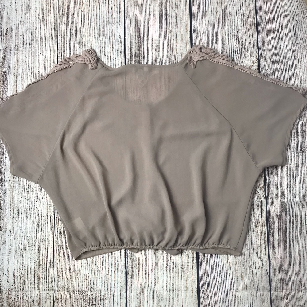 B_envied Cropped Tie-Front Powder Pink Blouse - Picture 2 of 7